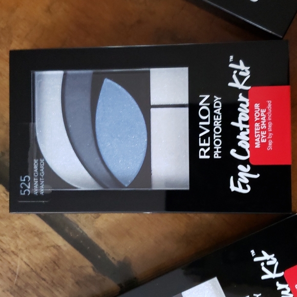3/$15 😄 REVLON PHOTO READY EYE CONTOUR KIT - Picture 2 of 3